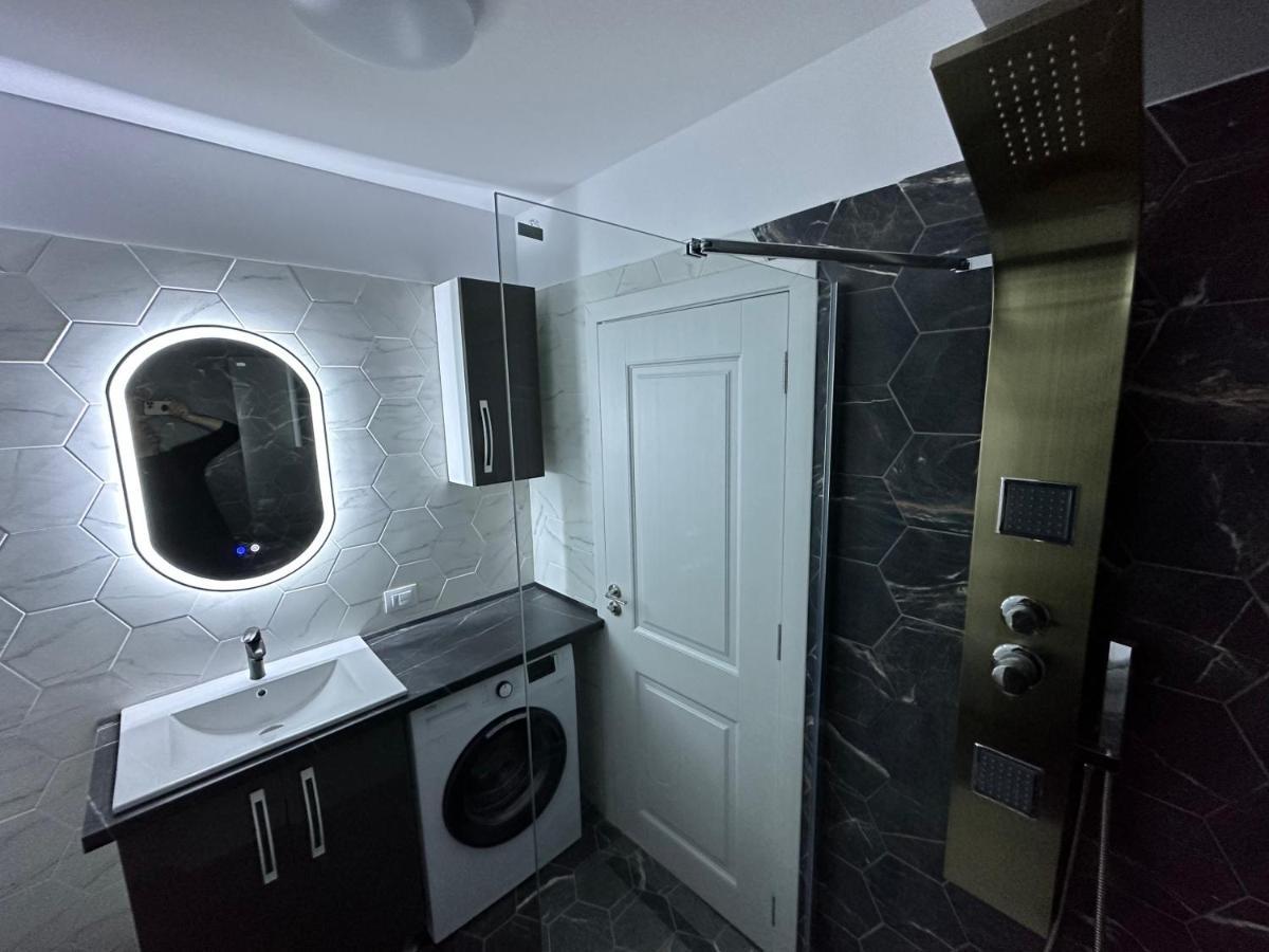 Apartament Lux Bacovia 2 Apartment Bacau Luaran gambar