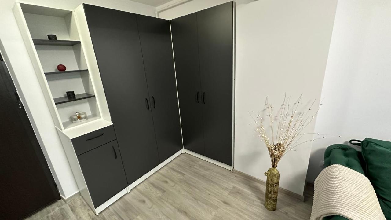Apartament Lux Bacovia 2 Apartment Bacau Luaran gambar