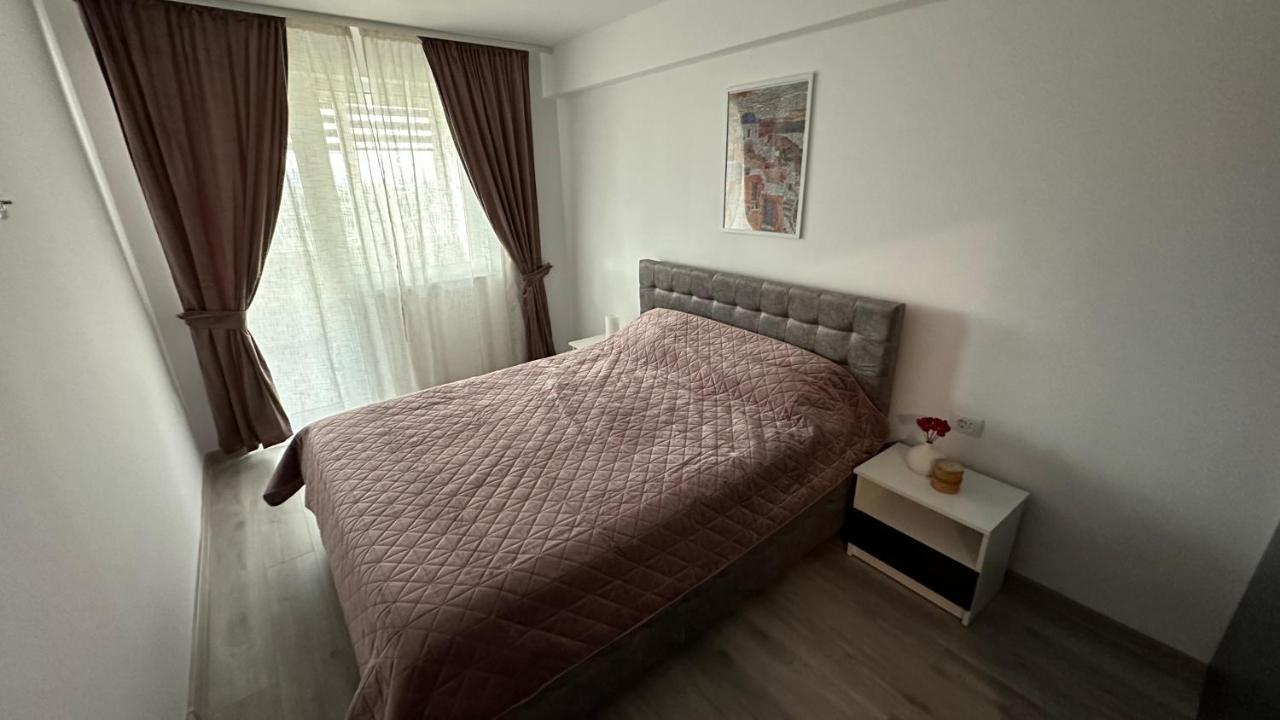 Apartament Lux Bacovia 2 Apartment Bacau Luaran gambar
