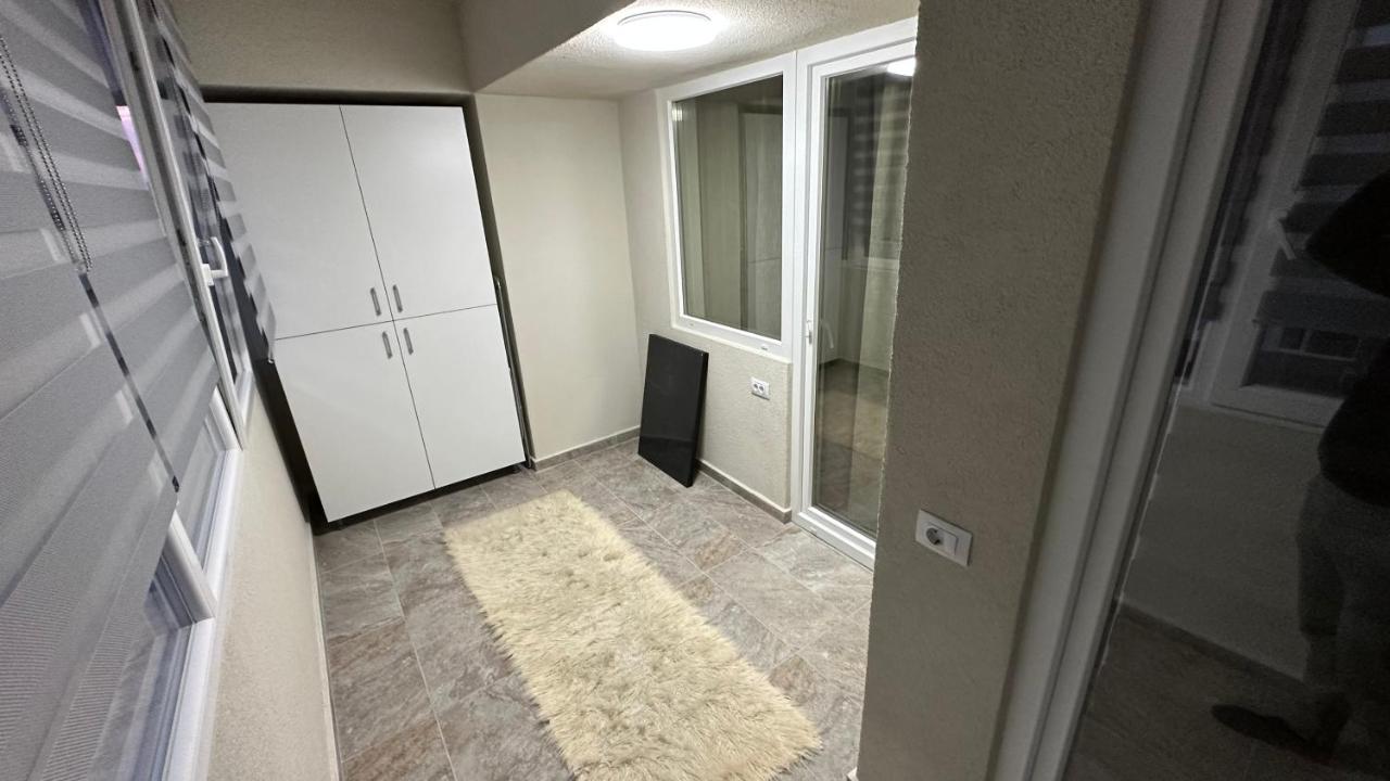 Apartament Lux Bacovia 2 Apartment Bacau Luaran gambar